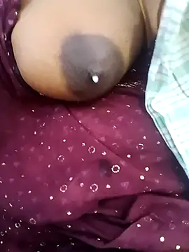 Snapshot of tamilkaviya431 chatting on 02-21-26, 09:43 tamilkaviya431 online show from 02-21-26, 09:43