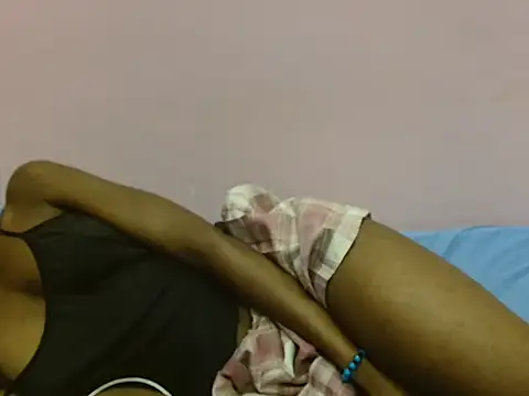 Snapshot of Sexybee01 chatting on 02-20-26, 11:27 Sexybee01 online show from 02-20-26, 11:27