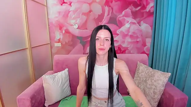 NoirDiva online show from 06-17-26, 05:54
