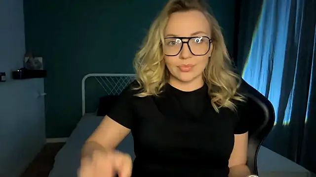 Snapshot of Miabby3 chatting on 02-20-26, 06:41 Miabby3 online show from 02-20-26, 06:41