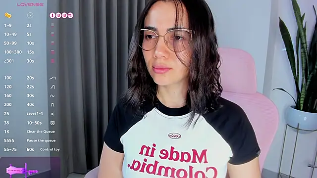 Snapshot of sara_ospina22 chatting on 04-01-26, 12:06 sara ospina22 online show from 04-01-26, 12:06