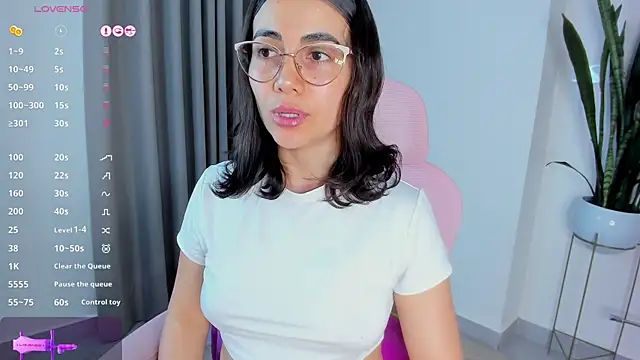 Snapshot of sara_ospina22 chatting on 04-07-26, 06:30 sara ospina22 online show from 04-07-26, 06:30