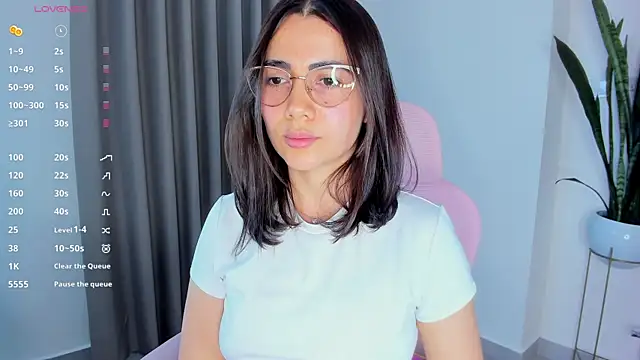 Snapshot of sara_ospina22 chatting on 04-16-26, 02:40 sara ospina22 online show from 04-16-26, 02:40