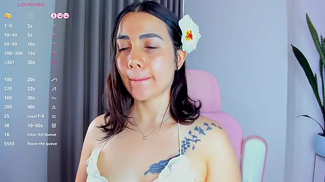 Snapshot of sara_ospina22 chatting on 04-18-26, 01:15 sara ospina22 online show from 04-18-26, 01:15