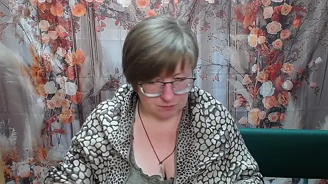 Snapshot of RadaChudna chatting on 04-25-26, 05:21 RadaChudna online show from 04-25-26, 05:21