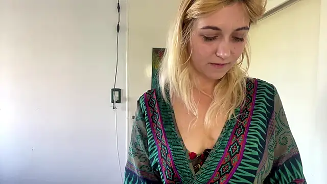 Sophiasnarl online show from 02-25-26, 08:07