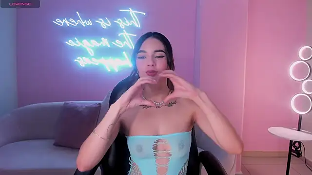 Snapshot of CarolineEvans_x chatting on 02-23-26, 06:11 CarolineEvans x online show from 02-23-26, 06:11