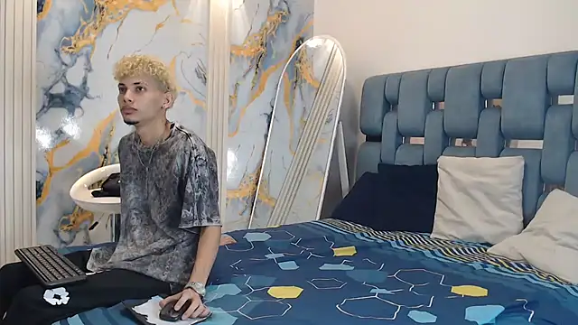 YOUNG BOYS HELL online show from 05-27-26, 01:13