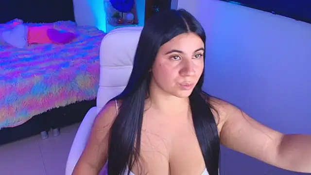 Snapshot of Alice_Sweet_E chatting on 06-06-26, 01:00 Alice Sweet E online show from 06-06-26, 01:00