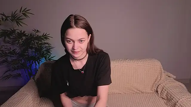 parrot kisha online show from 04-13-26, 01:33