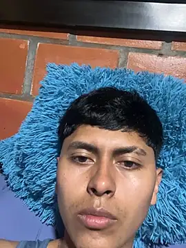 Snapshot of Miguel_960 chatting on 05-09-26, 01:55 Miguel 960 online show from 05-09-26, 01:55