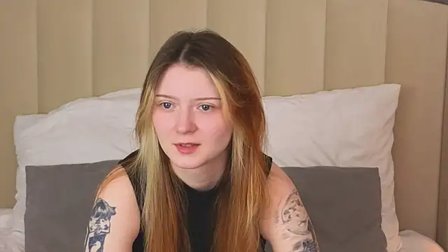 Snapshot of AlyssFrost chatting on 06-27-26, 02:38 AlyssFrost online show from 06-27-26, 02:38