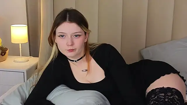 Snapshot of AlyssFrost chatting on 07-14-26, 10:21 AlyssFrost online show from 07-14-26, 10:21