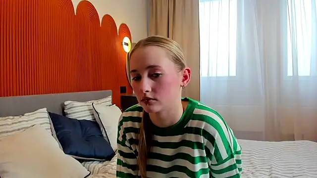 Snapshot of TraceeRebollar chatting on 02-27-26, 01:00 TraceeRebollar online show from 02-27-26, 01:00