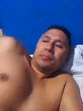 Snapshot of deiner13 chatting on 02-20-26, 01:35 deiner13 online show from 02-20-26, 01:35