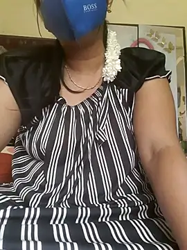 Snapshot of Tamil_Luckly_girl chatting on 06-04-26, 09:15 Tamil Luckly girl online show from 06-04-26, 09:15
