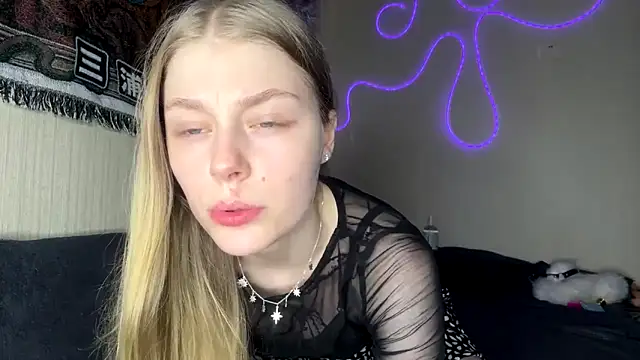 Snapshot of CassandraMur chatting on 02-18-26, 05:09 CassandraMur online show from 02-18-26, 05:09