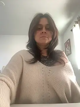 Snapshot of ValeValdez18 chatting on 02-15-26, 12:07 ValeValdez18 online show from 02-15-26, 12:07