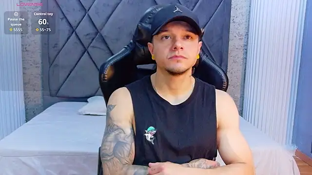 Snapshot of TYSONRICH1 chatting on 03-02-26, 06:04 TYSONRICH1 online show from 03-02-26, 06:04