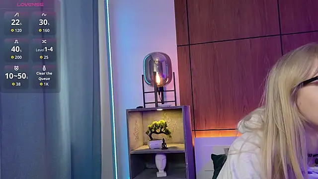 MoliQin online show from 03-28-26, 07:52