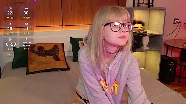 MoliQin online show from 04-09-26, 07:25