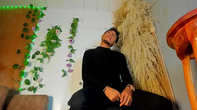 Snapshot of Ian_Hunter chatting on 02-16-26, 01:29 Ian Hunter online show from 02-16-26, 01:29