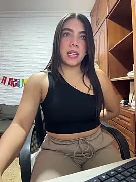 Luna rousse26 online show from 06-17-26, 12:18