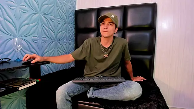 Snapshot of bad_boy_cum_ chatting on 02-22-26, 04:13 bad boy cum online show from 02-22-26, 04:13