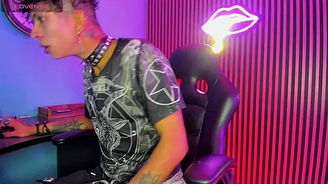 Snapshot of Maximoking26 chatting on 02-27-26, 12:27 Maximoking26 online show from 02-27-26, 12:27