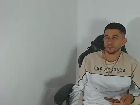 Snapshot of _Grasshopper chatting on 02-20-26, 01:35 Grasshopper online show from 02-20-26, 01:35