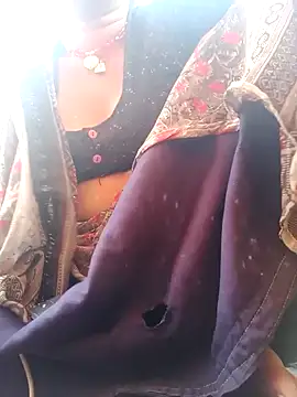 Snapshot of Soniya32 chatting on 02-26-26, 09:52 Soniya32 online show from 02-26-26, 09:52