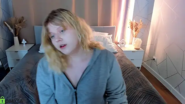 Snapshot of luna_c0ra chatting on 02-26-26, 01:04 luna c0ra online show from 02-26-26, 01:04