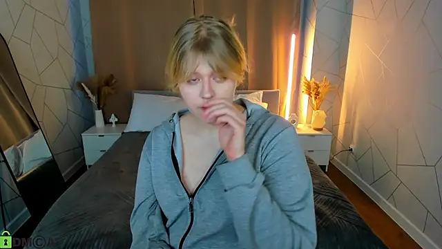 Snapshot of luna_c0ra chatting on 02-28-26, 01:06 luna c0ra online show from 02-28-26, 01:06