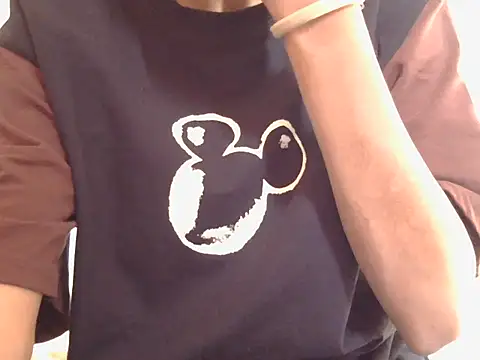 Snapshot of liliy_00 chatting on 02-16-26, 10:11 liliy 00 online show from 02-16-26, 10:11