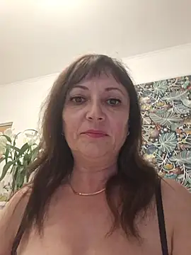 Snapshot of SaraGina chatting on 04-19-26, 09:06 SaraGina online show from 04-19-26, 09:06
