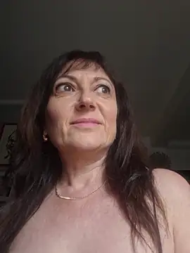 Snapshot of SaraGina chatting on 04-22-26, 08:28 SaraGina online show from 04-22-26, 08:28
