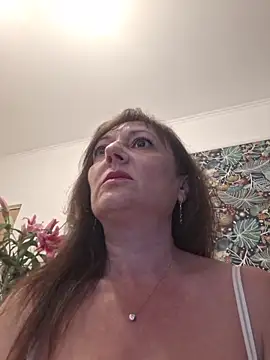 Snapshot of SaraGina chatting on 04-29-26, 09:32 SaraGina online show from 04-29-26, 09:32