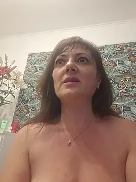 Snapshot of SaraGina chatting on 06-11-26, 02:53 SaraGina online show from 06-11-26, 02:53