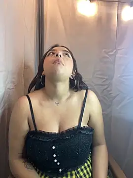 Snapshot of Midary_pink chatting on 03-03-26, 05:02 Midary pink online show from 03-03-26, 05:02