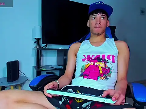 Lyam Russo online show from 04-07-26, 08:04