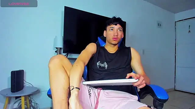 Lyam Russo online show from 04-14-26, 06:08