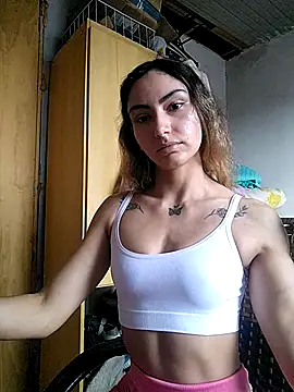 Larinhacat online show from 02-17-26, 08:26