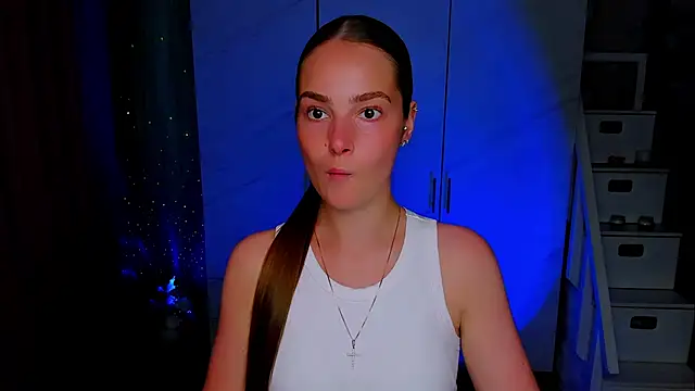 Maddy Wood  online show from 07-10-26, 05:04