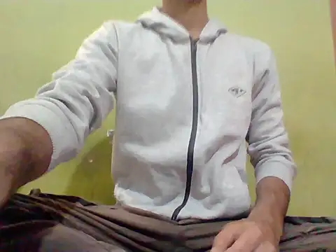 Snapshot of striplover_1 chatting on 02-20-26, 01:33 striplover 1 online show from 02-20-26, 01:33