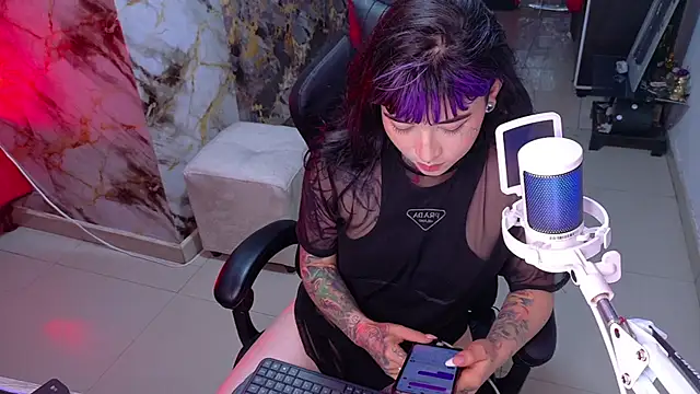 Snapshot of nova_kitttyy chatting on 06-17-26, 04:26 nova kitttyy online show from 06-17-26, 04:26