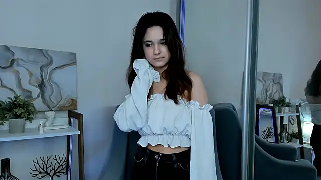 GrayceVavra online show from 03-04-26, 01:06