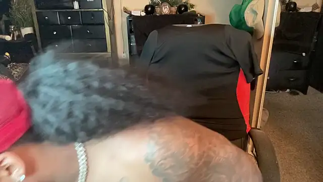 Snapshot of nikolovetm chatting on 02-17-26, 04:09 nikolovetm online show from 02-17-26, 04:09