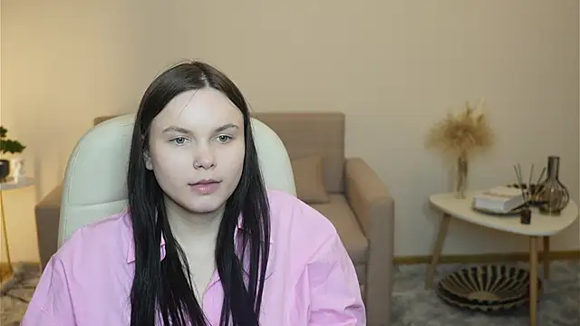 Snapshot of LeilaErcolani chatting on 02-17-26, 02:02 LeilaErcolani online show from 02-17-26, 02:02