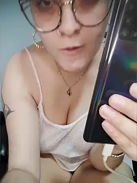 Snapshot of roouse_moon chatting on 03-20-26, 03:22 roouse moon online show from 03-20-26, 03:22