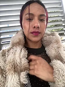 Snapshot of Emily-Fire chatting on 02-25-26, 08:18 Emily-Fire online show from 02-25-26, 08:18